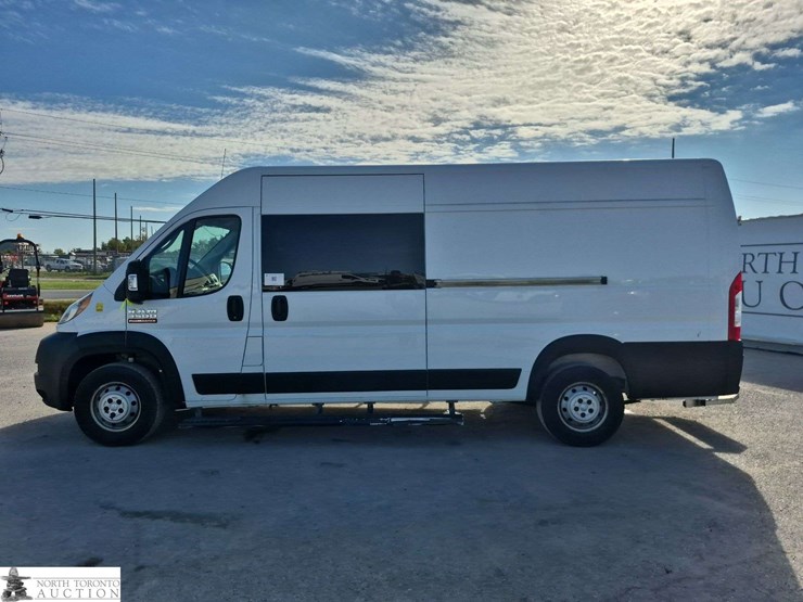 2019-ram-promaster-cargo-van-image-8