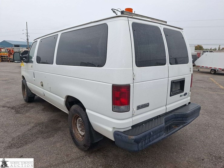 2009-ford-cargo-image-7