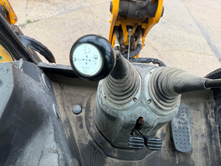 jcb-3cx-image-45