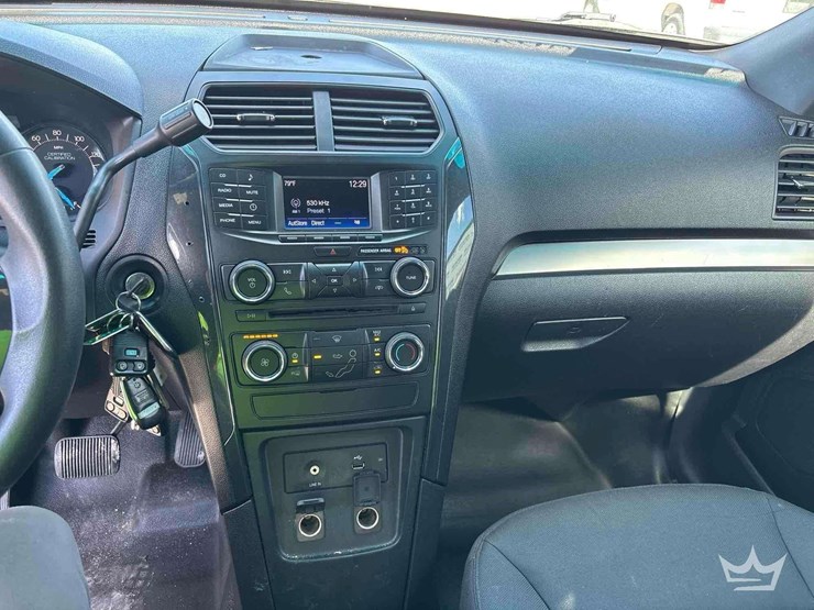 2016-ford-explorer-image-14