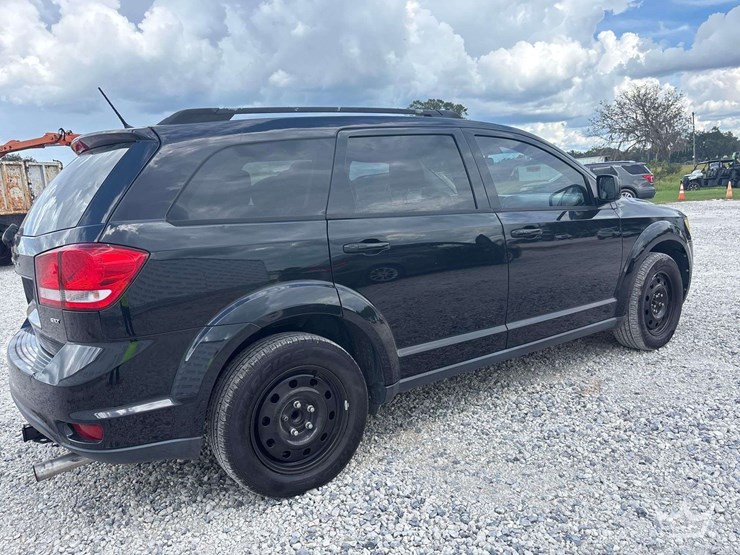 2017-dodge-journey-image-2