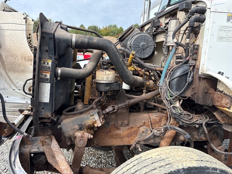 2007-peterbilt-335-image-28