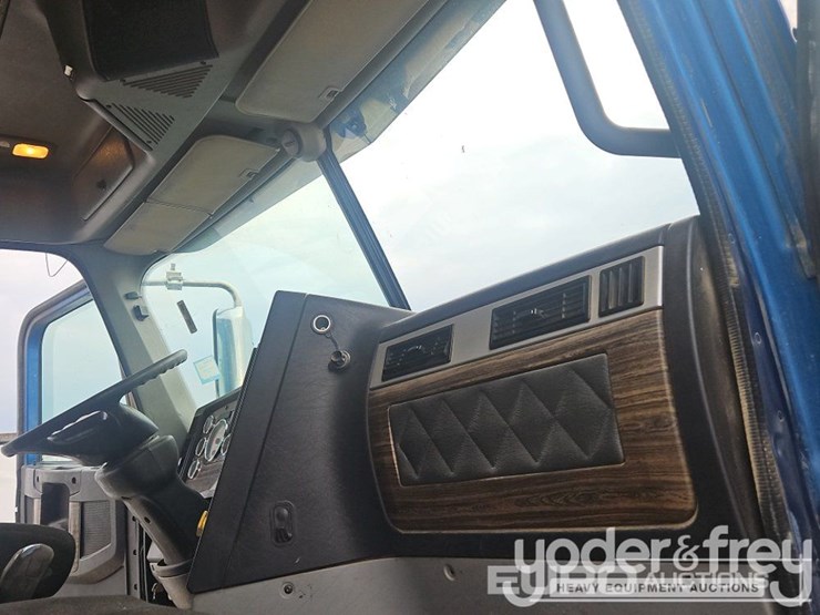 2019-freightliner-122sd-image-51