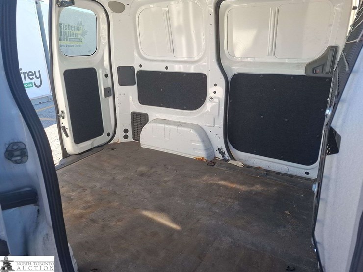 2017-nissan-nv200-image-18