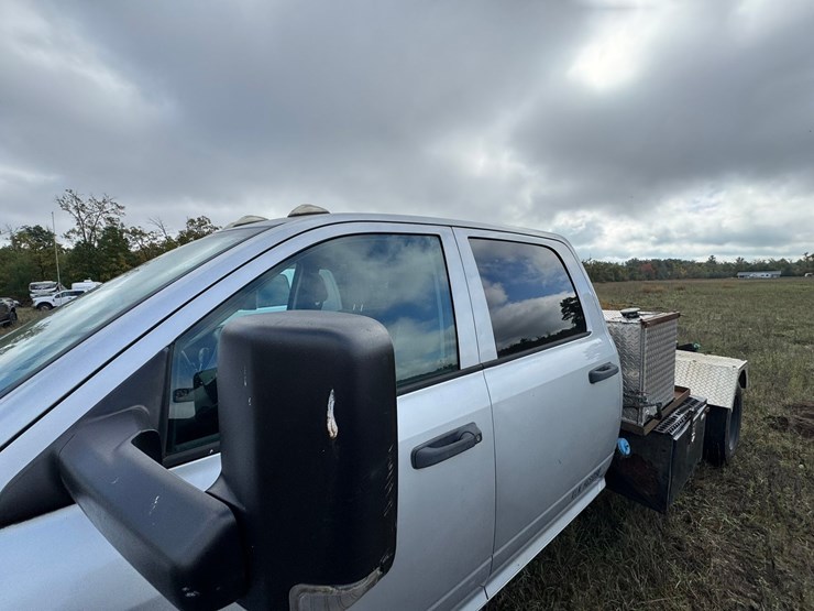 #1941-•-2017-ram-5500-cab-&-chassis-image-13