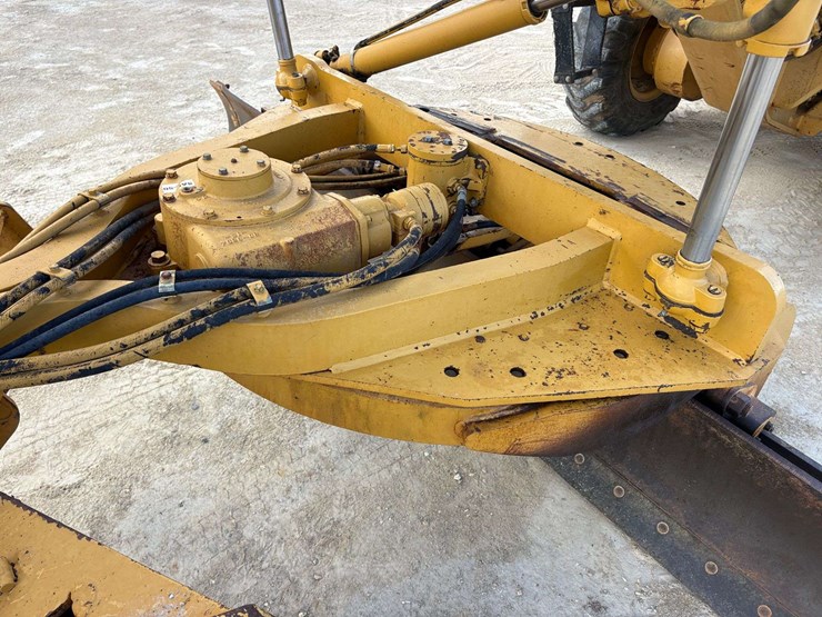 2001-caterpillar-12h-image-26
