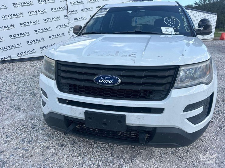 2018-ford-explorer-image-27