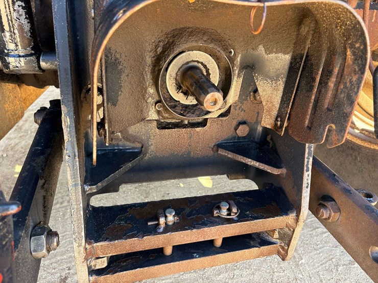 2004-new-holland-ts100a-image-23