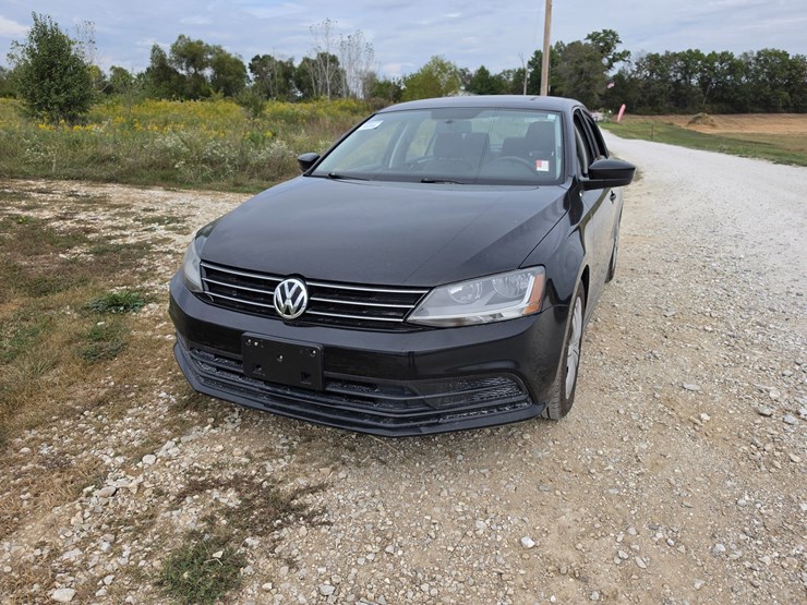 #25322-•-2017-volkswagen-jetta-passenger-car-image-2