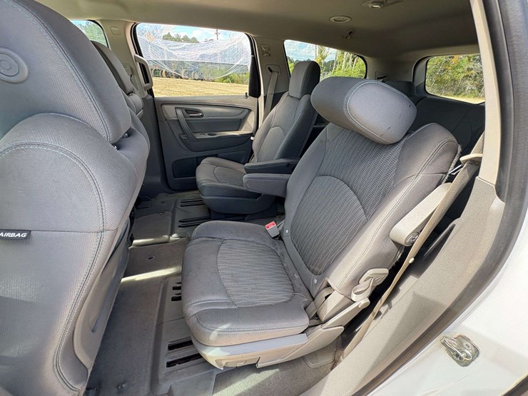 2017-chevrolet-traverse-image-12