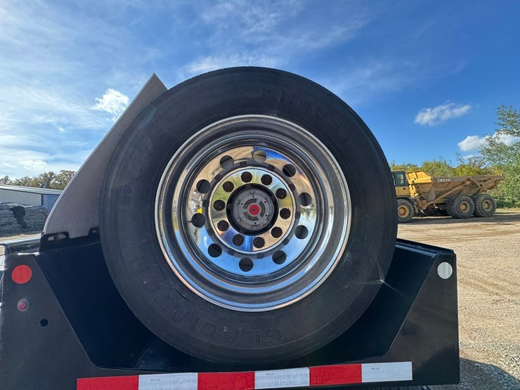 2022-globe-lowboy-image-95