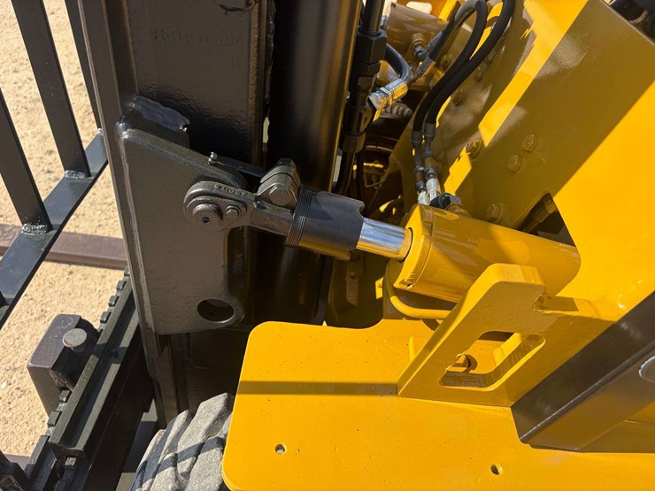caterpillar-v40d-image-16