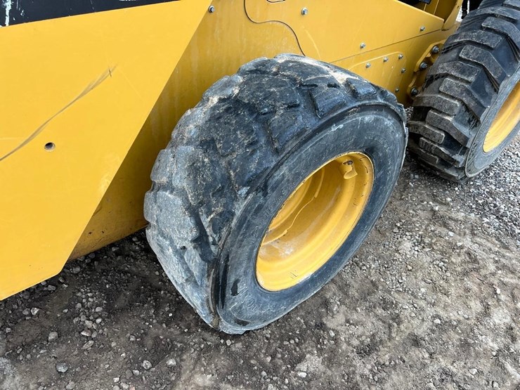 2018-caterpillar-262d-image-14
