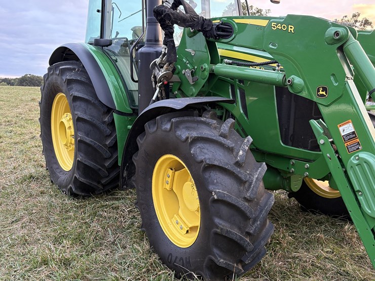 2018-john-deere-5125r-image-17