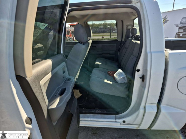 2011-dodge-dakota-image-14