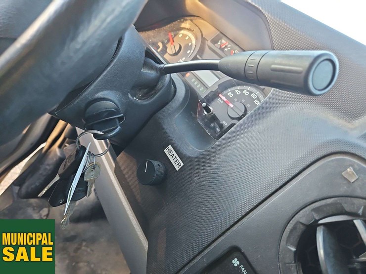 2014-ford-cargo-image-19