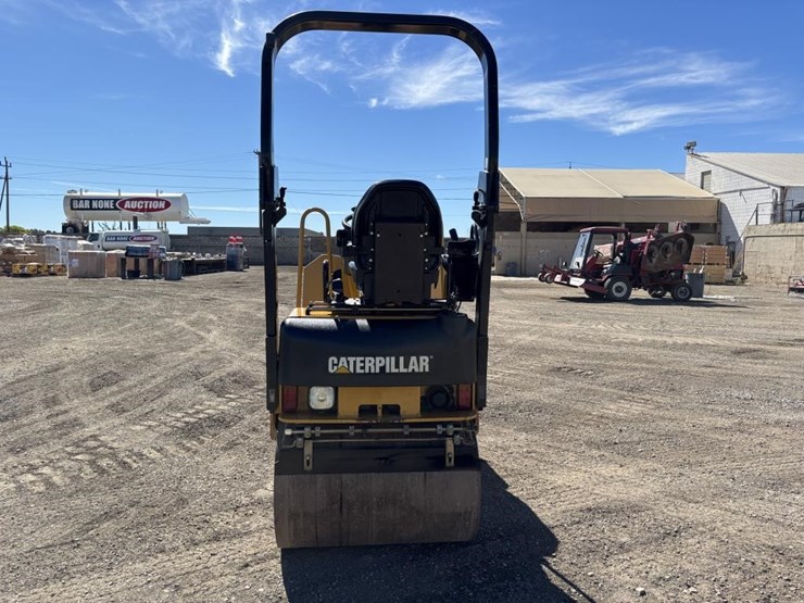 2013-caterpillar-cb22-image-8