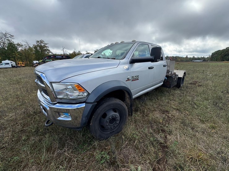 #1941-•-2017-ram-5500-cab-&-chassis-image-1
