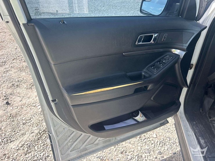 2018-ford-explorer-image-12
