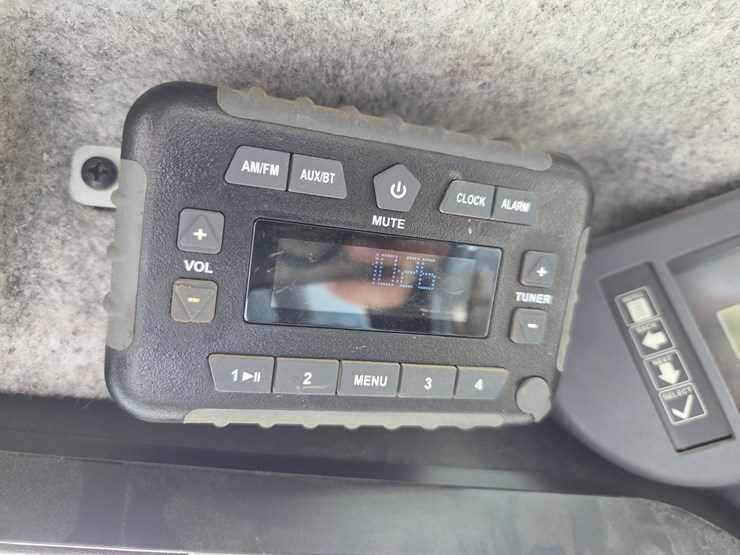 2018-deere-333g-image-48