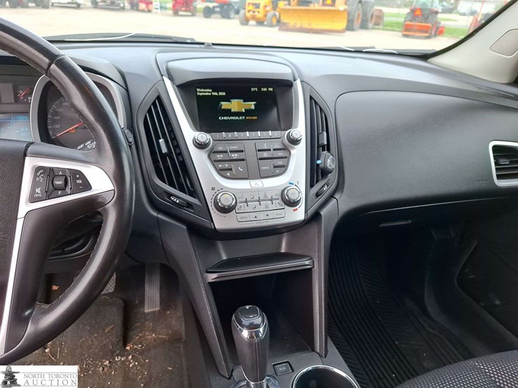 2017-chevrolet-equinox-image-12