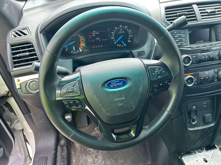 2016-ford-explorer-image-14