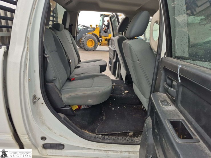 2014-dodge-3500-image-27