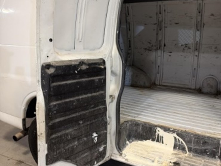 2011-chevrolet-express-2500-image-16