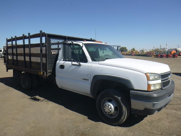 2006-chevrolet-3500-image-2