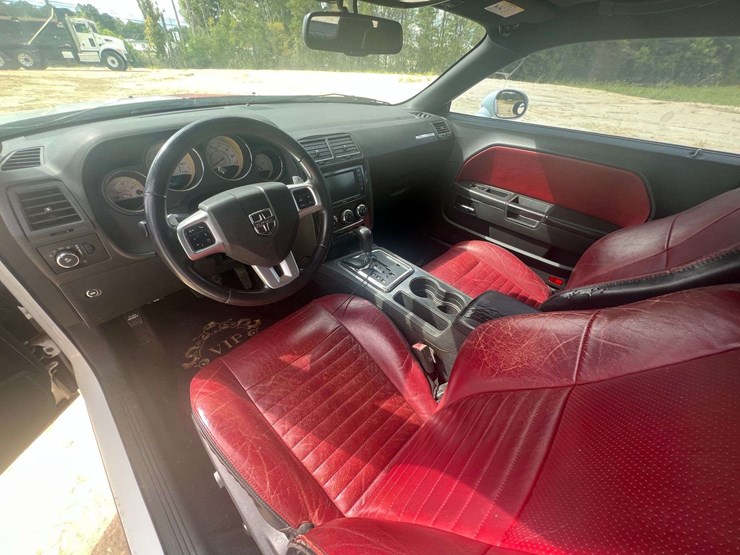 2013-dodge-challenger-2-door-coupe-(183,401-miles)-image-11