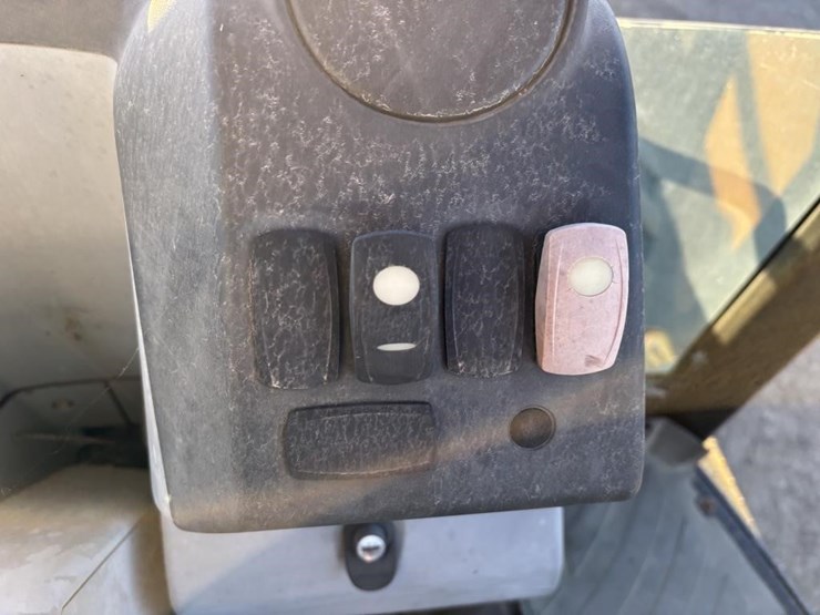 2007-caterpillar-414e-image-38