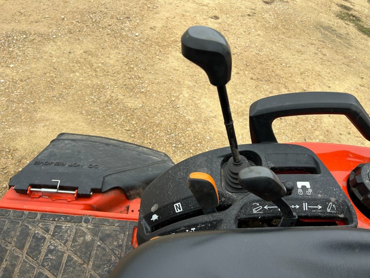 2024-kubota-bx2380-image-11