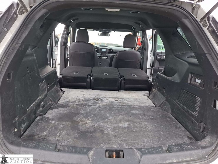 2021-ford-explorer-image-19