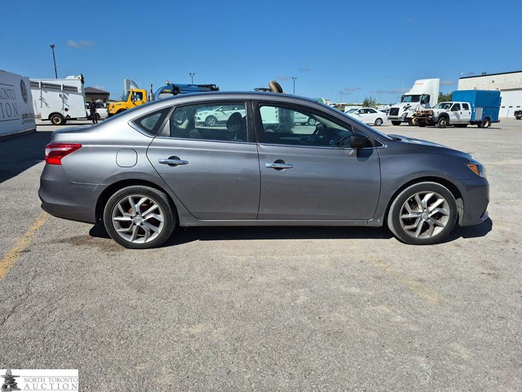 2018-nissan-sentra-sv-4dr-sedan-image-4
