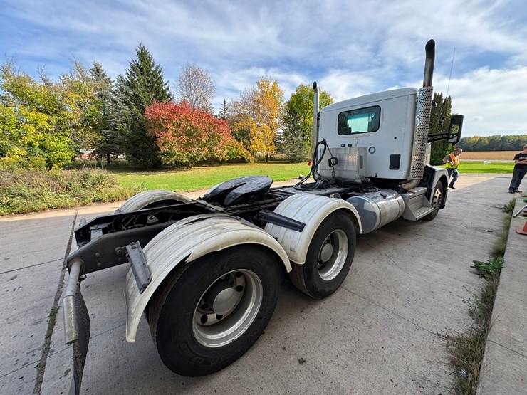 2022-kenworth-t680-image-5