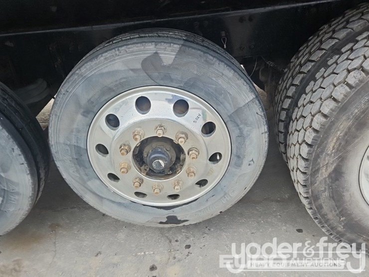 2019-freightliner-122sd-image-19