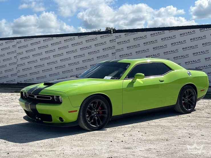 2023-dodge-challenger-coupe-image-1