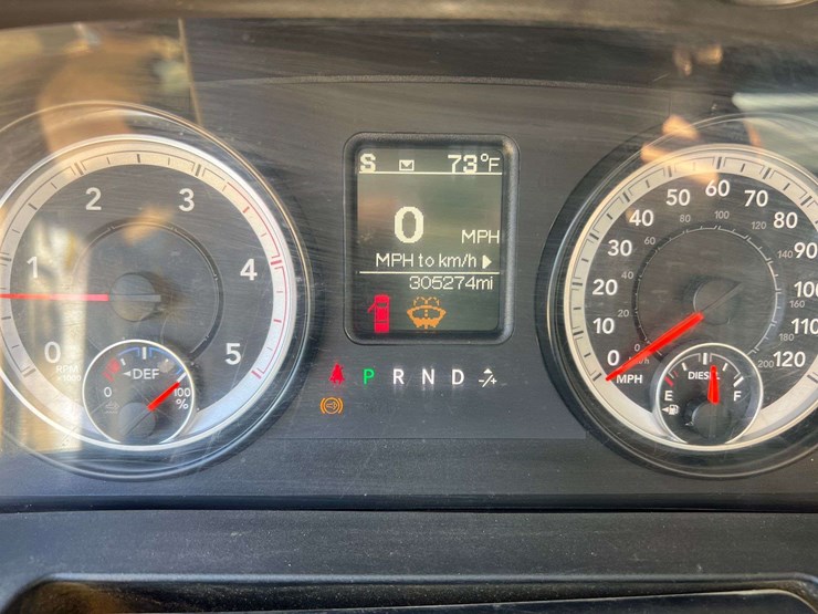 2015-dodge-3500-image-14