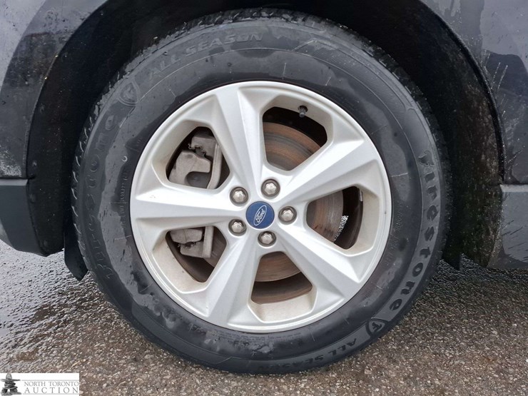 2021-ford-edge-image-15