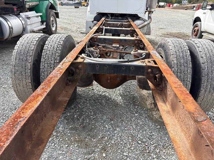 2007-peterbilt-335-image-21