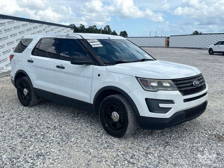 2016-ford-explorer-image-2