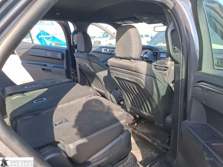 2020-ford-explorer-image-22