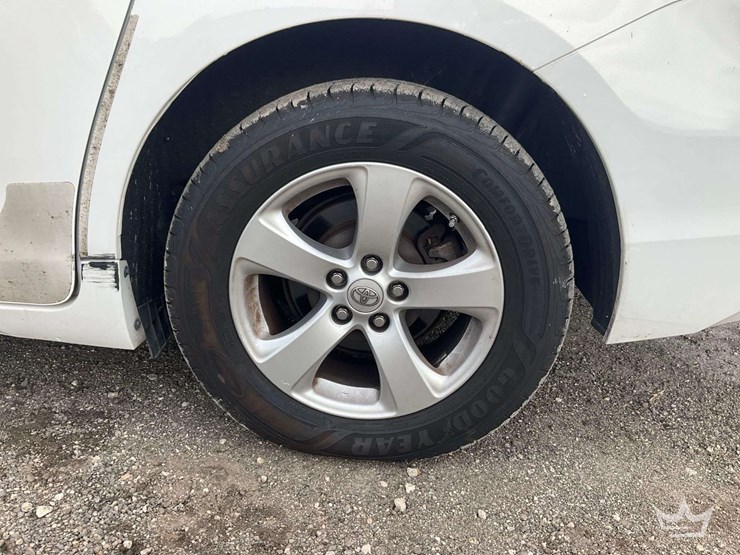 2013-toyota-sienna-image-24
