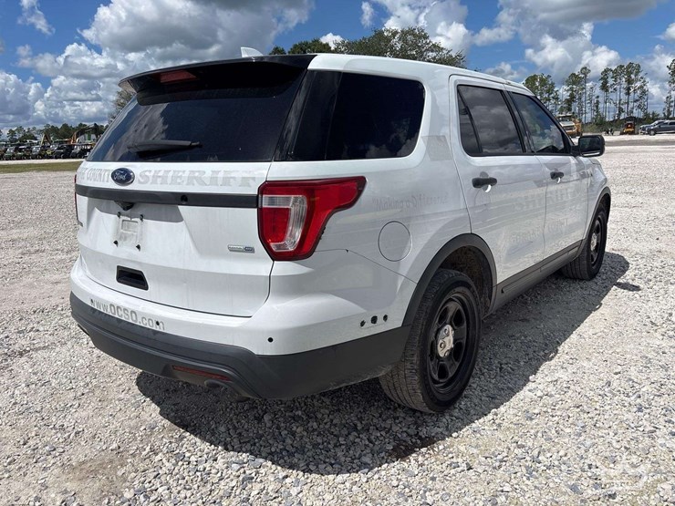 2016-ford-explorer-image-3