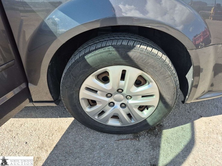 2017-dodge-grand-caravan-sxt-image-27