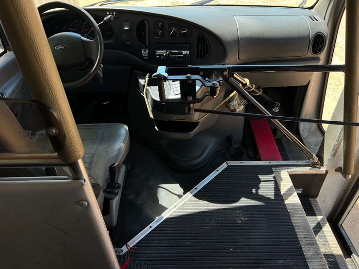 2007-ford-e350-image-37
