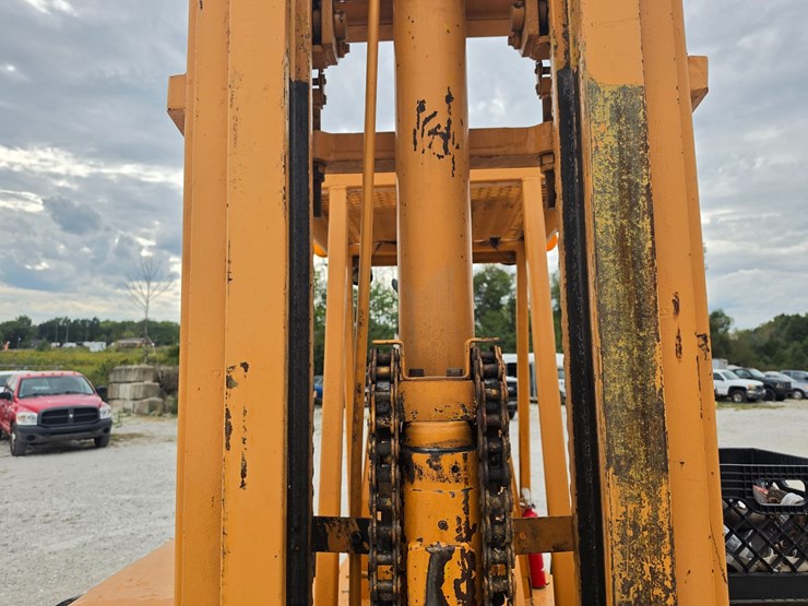 #25323-•-allis-chalmers-708c-fork-lift-image-60