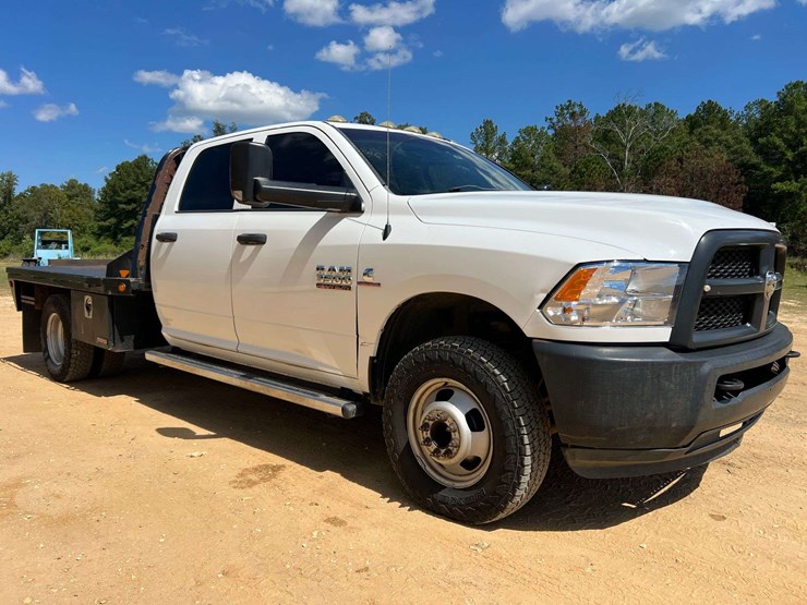 2015-dodge-3500-image-4