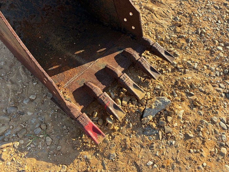 caterpillar-303-image-6