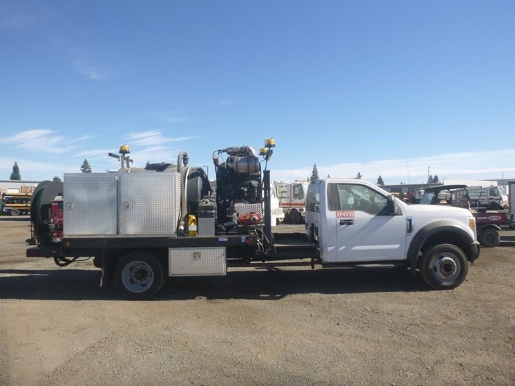 2017-ford-f550-image-8